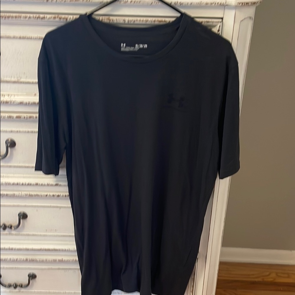 Under Armour Men's Black Shirt